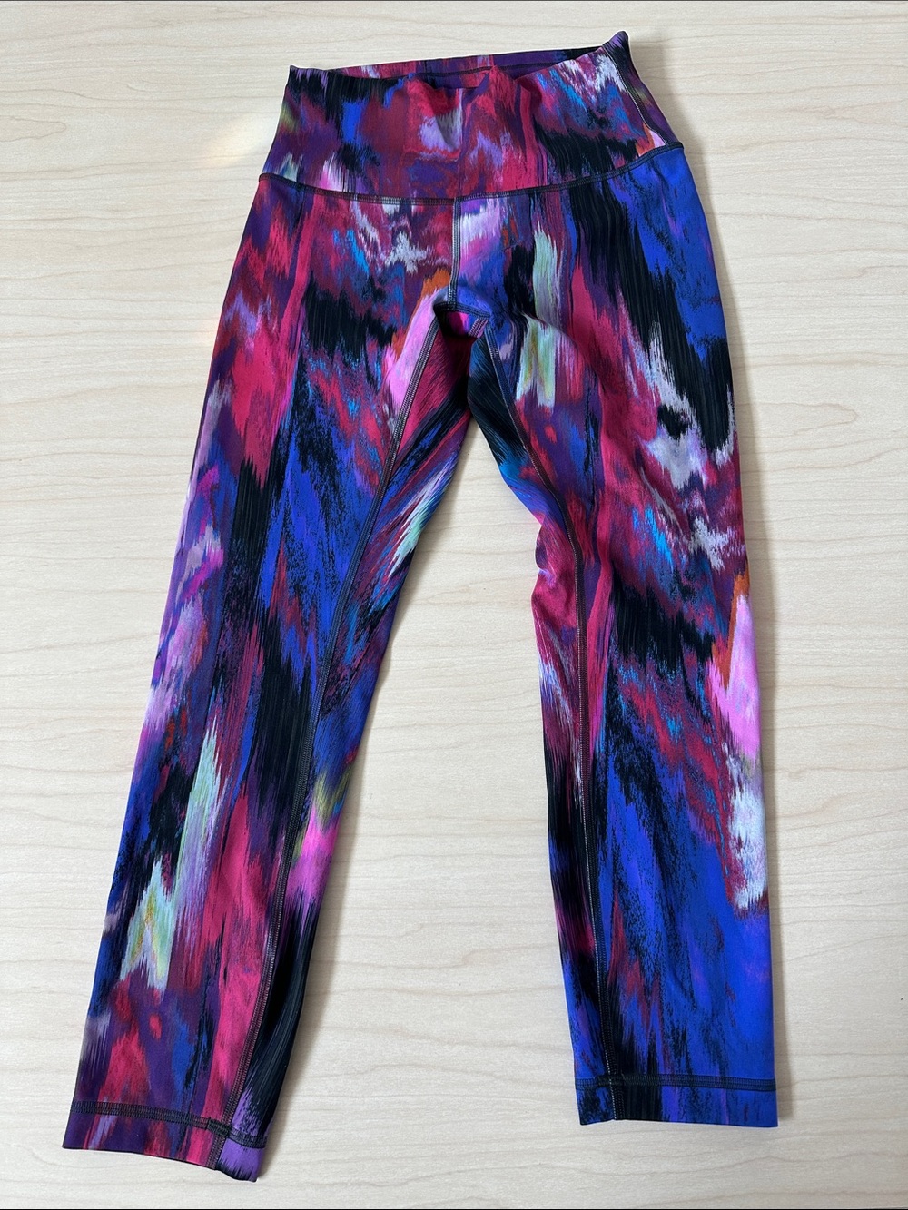 Lululemon colorful leggings size 6, excellent condition! Worn once